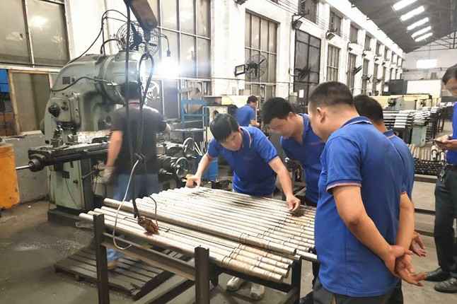 必一·运动(B-Sports)官方网站每周对各个工序进行质量监督检验的现场。